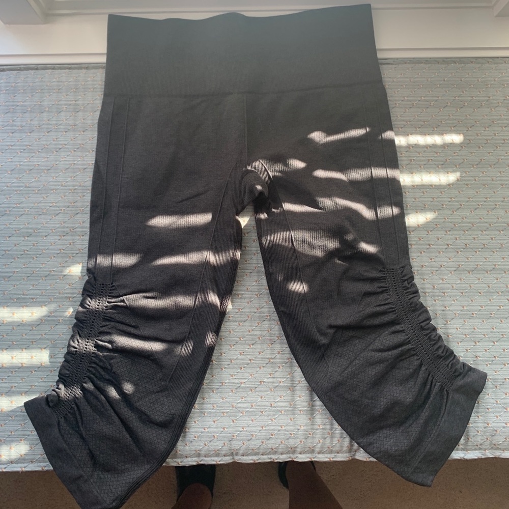 Lululemon In The Flow Crop Gray Size 6 NEW